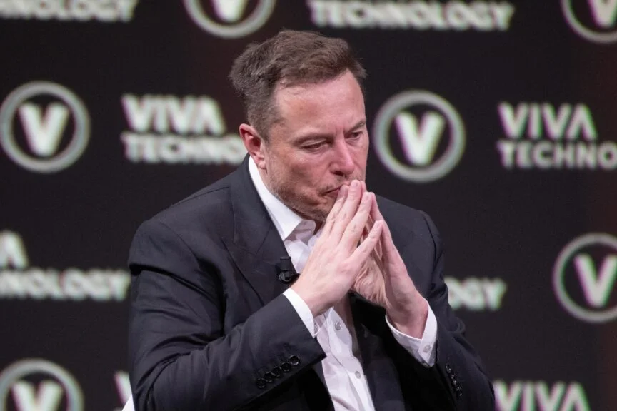 Elon Musk Thinks Microsoft Co-Founder Bill Gates Should Close Out 'Crazy' Tesla Short Position