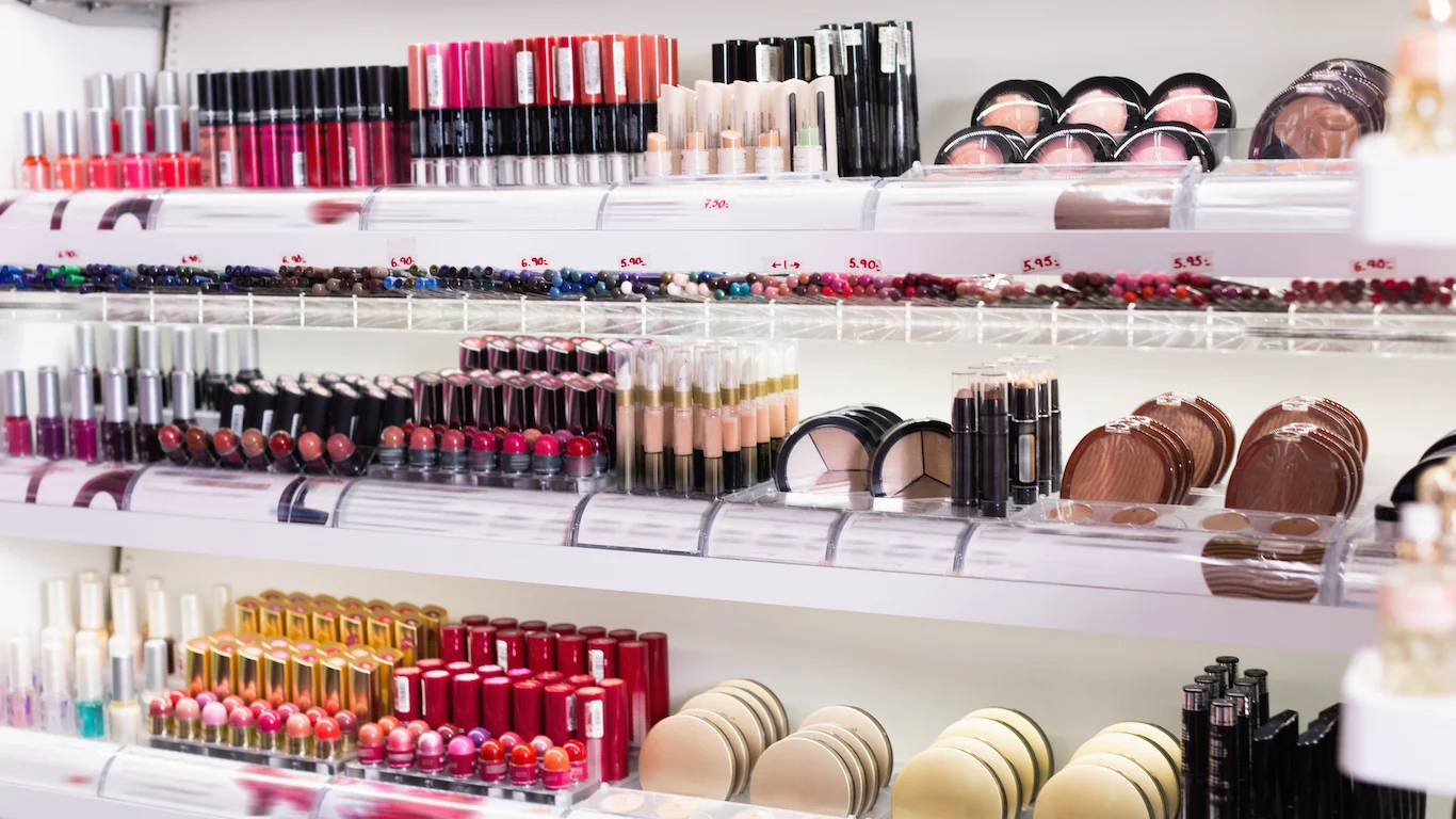 Ulta Beauty Slips 4% Despite Raised Guidance and Q2 Earnings Beat, e.l.f. Beauty Pulls Back