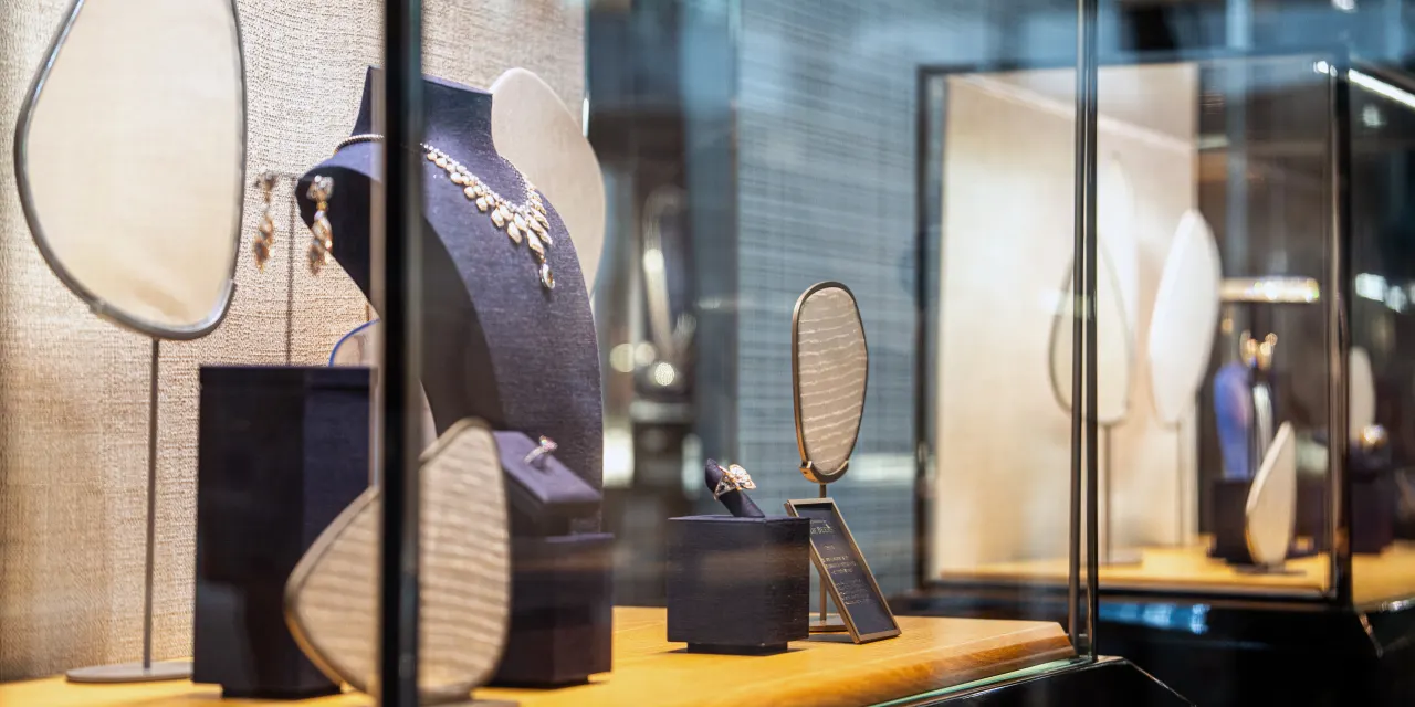 De Beers Woes Reflect Troubles in the Diamond Market. Lab-Grown Stones Take Share.