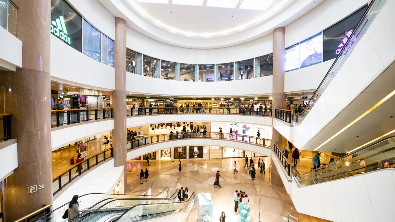 This Mall REIT Yields Over 4% And Is Up More Than 21% This Year, Wall Street Just Downgraded It Anyway