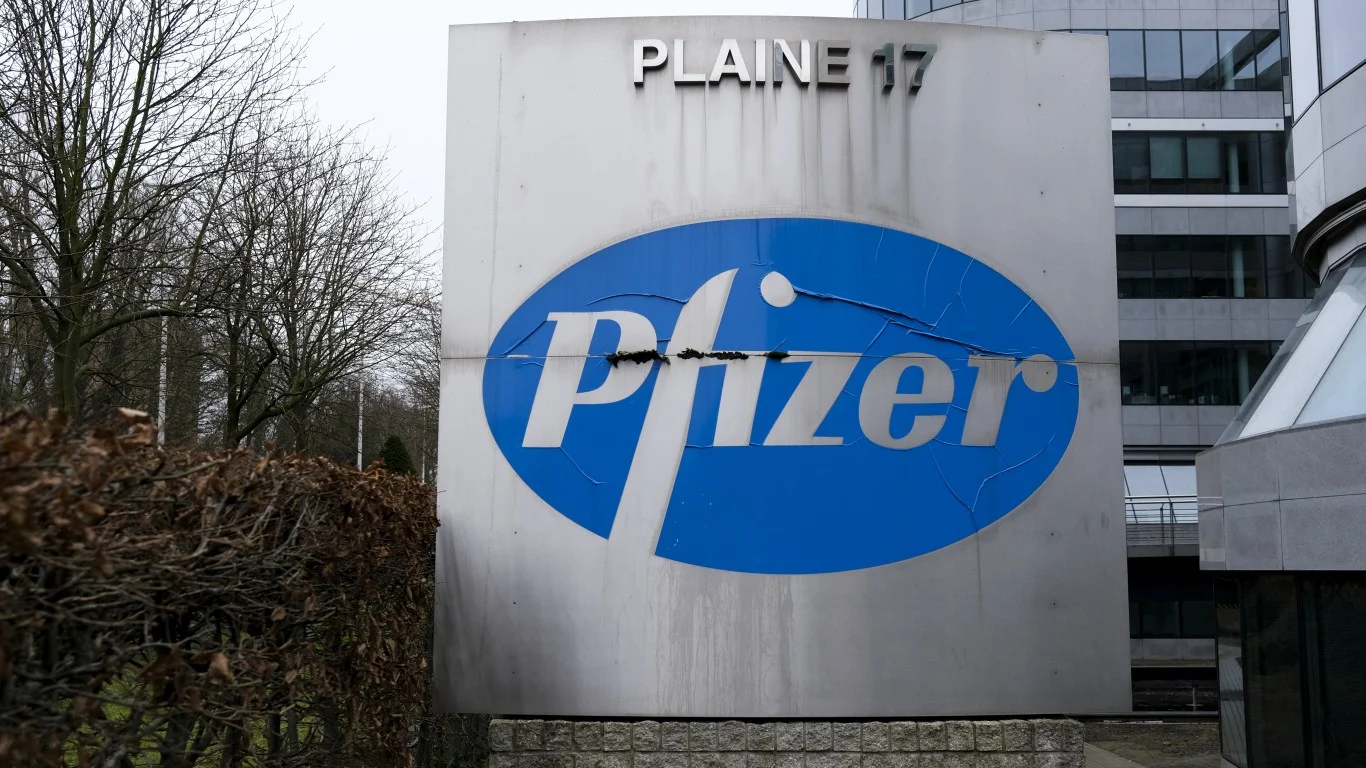 Pfizer's Stock Has Been Crushed—Is Its 6% Dividend Finally Worth Buying?