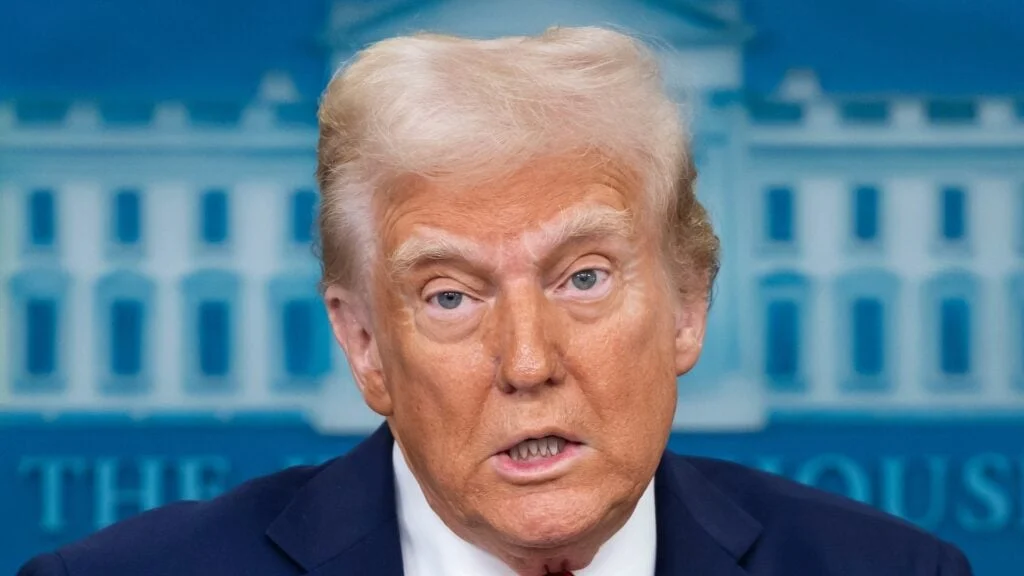 Elizabeth Warren Criticizes Trump Family's Reported Crypto Ties With Entity Linked To Sanctioned Individuals