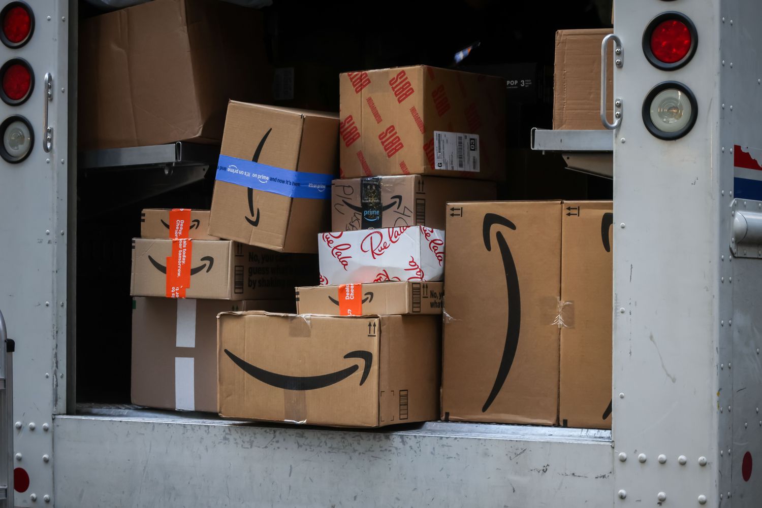 What to Expect in Markets This Week: Cyber Monday Sales; Labor Market Data; Earnings from Salesforce, CrowdStrike, and More