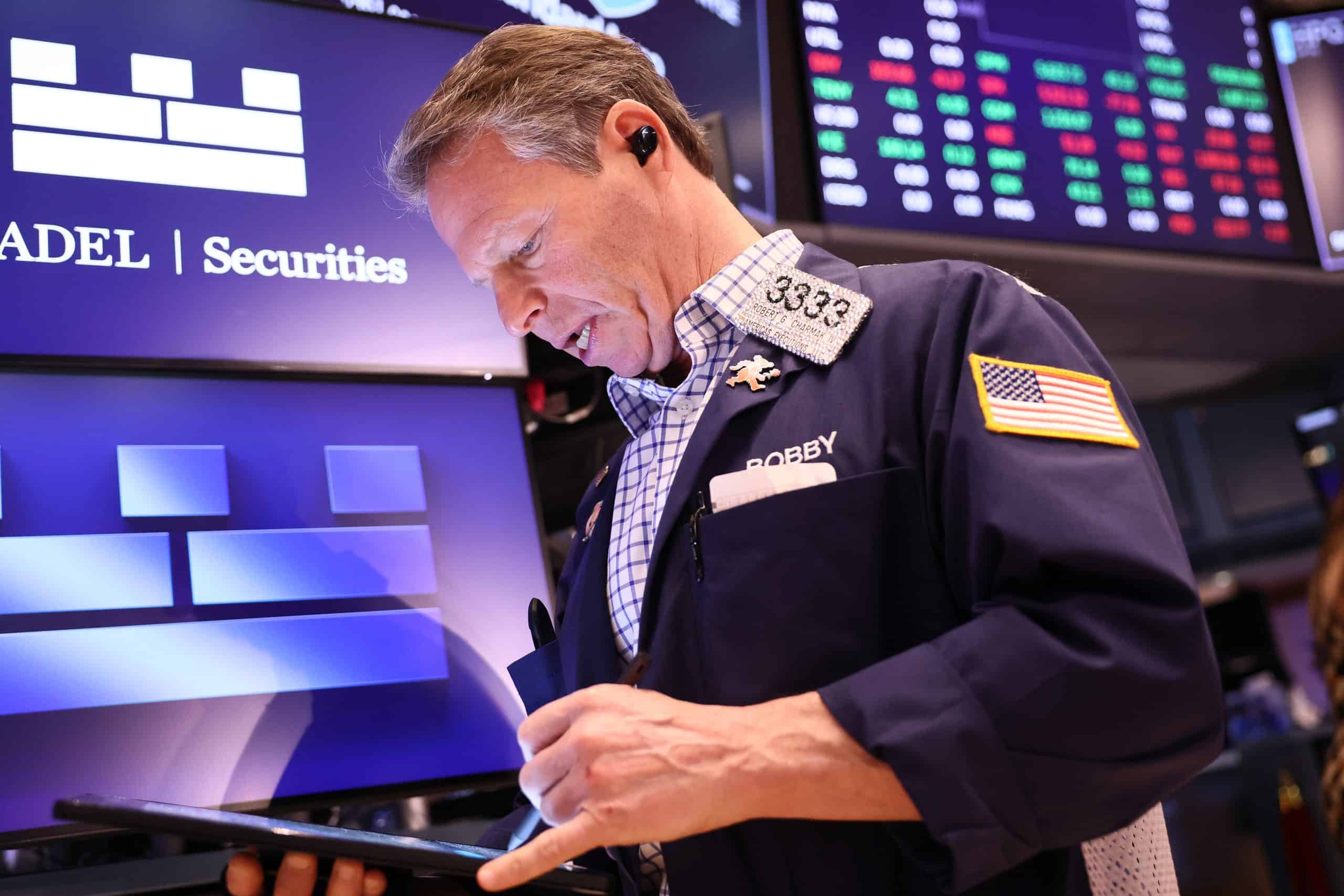 Dell, AMD, and Freeport-McMoRan Lead Vanguard S&P 500 ETF to 0.56% Gain at Midday