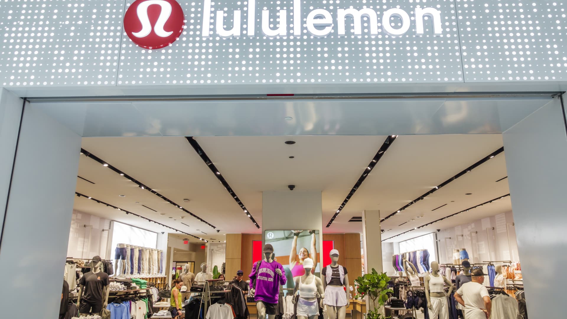 Activist Elliott shakes up leadership at Lululemon. How the firm can help reinvigorate the athleisure giant