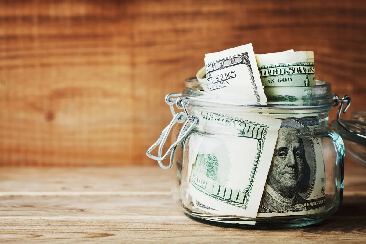 Should You Forget Big Banks and Bet on a Fintech Instead?