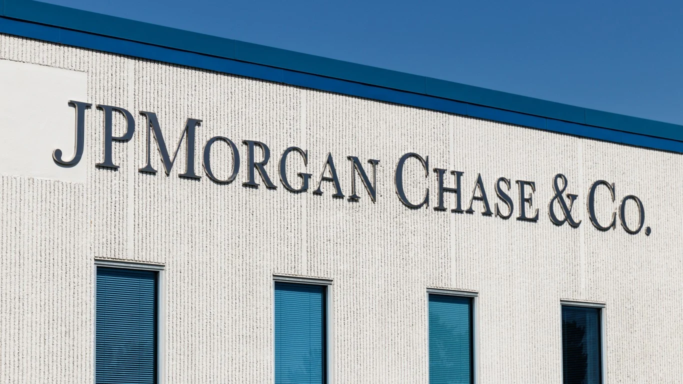 A Decade of JPMorgan Chase Delivered 572% Returns but This Year Tells a Different Story