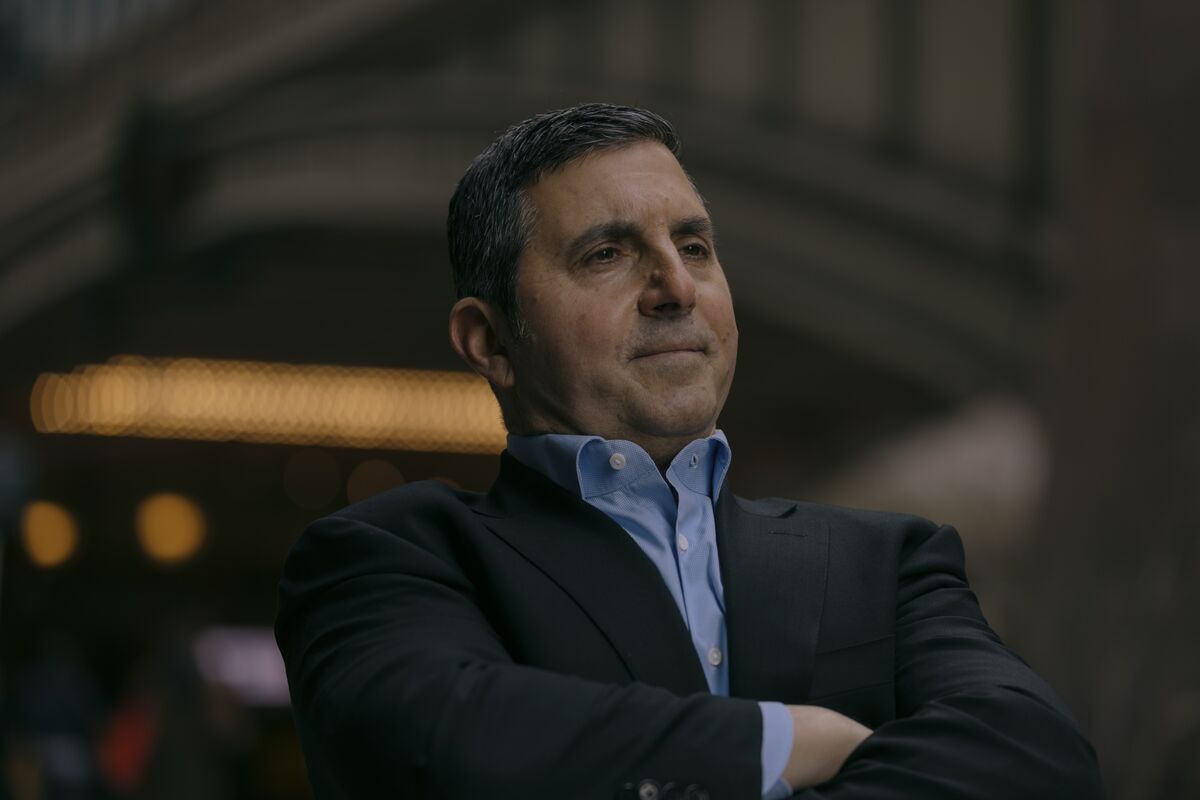 Citi Bull Mayo Says CEO’s Double Bonus Is Too Large and Too Soon