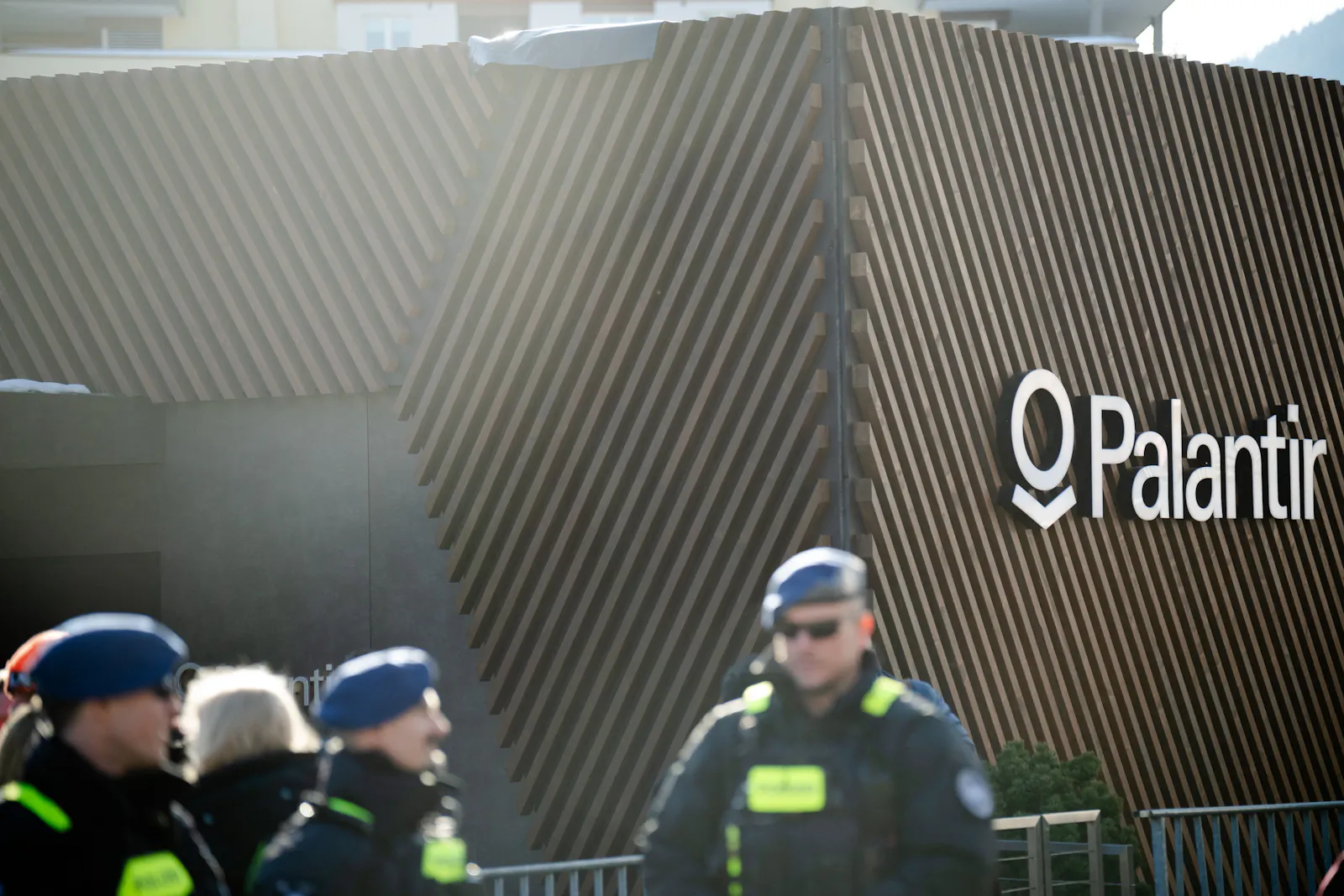 After losing retail interest, Palantir shares pop on Middle East turmoil