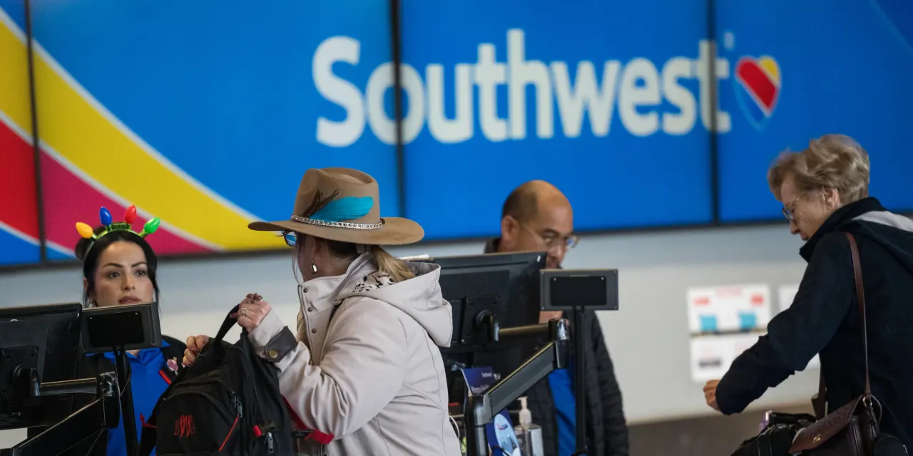 Airline Stocks Overcame a Turbulent Year. Why They Can Fly Higher in 2026.