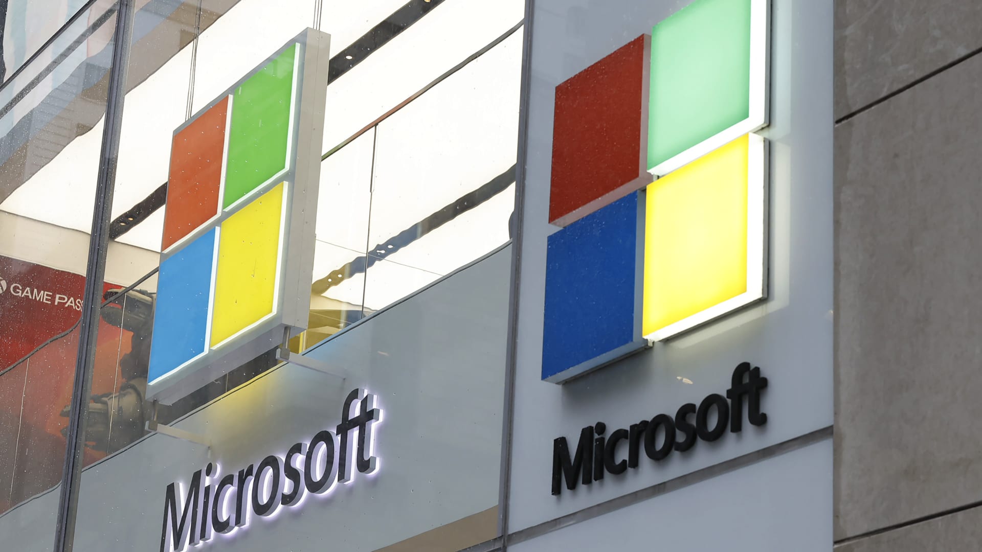 Microsoft's bullish PC outlook makes us want to buy more of this electronics retailer - CNBC