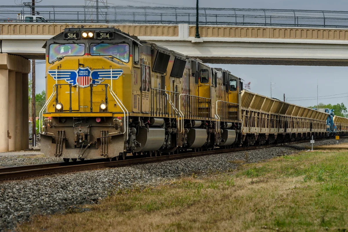 Federal Suit Alleges AI System Injured Union Pacific Employee - Union Pacific - Benzinga