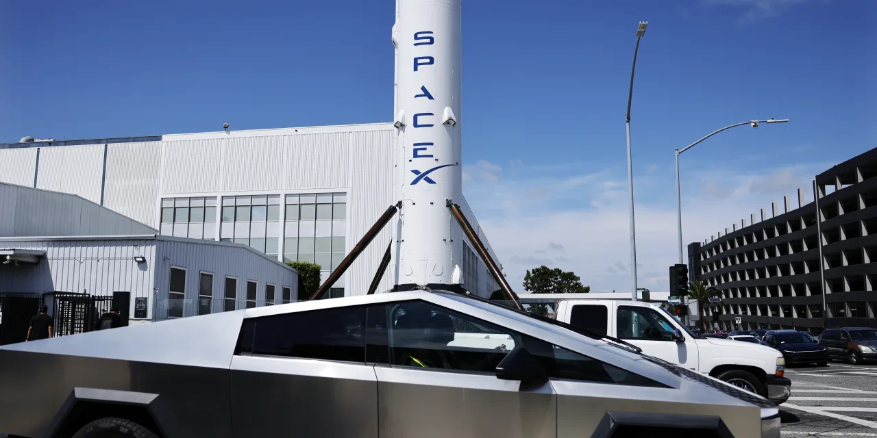 Why investors should be skeptical of a potential Tesla-SpaceX merger