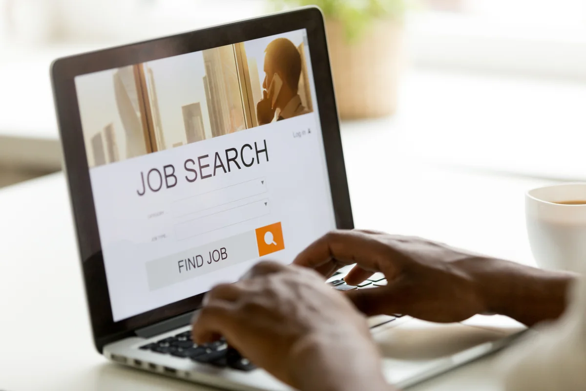 Job Fair: Will Strong Hiring Numbers Hit The Pause Button—On A Fed Pause? - Apple, Broadcom - Benzinga