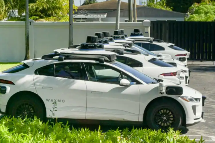 Waymo plans to roll out robotaxi service in Dallas next year