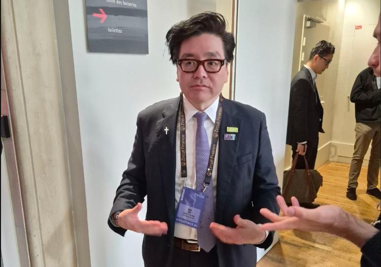 Tom Lee calls Strategy's bitcoin sale classic 'bottom behavior'