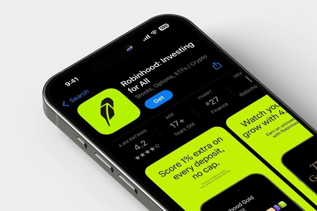 Global Access or Regulatory Risk? Robinhood Accelerates Crypto-Linked Strategy
