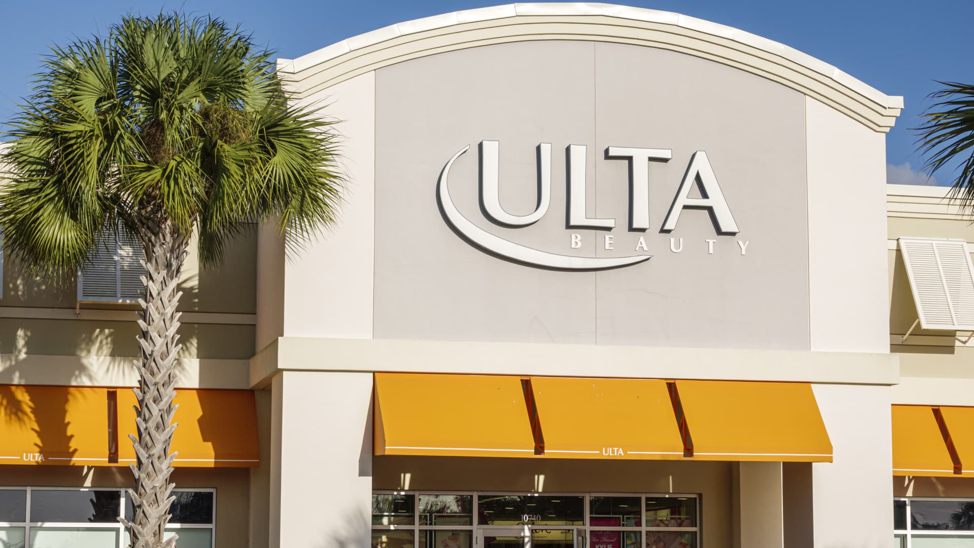 Ulta Beauty stock drops as company reports mixed earnings, gives 2026 guidance