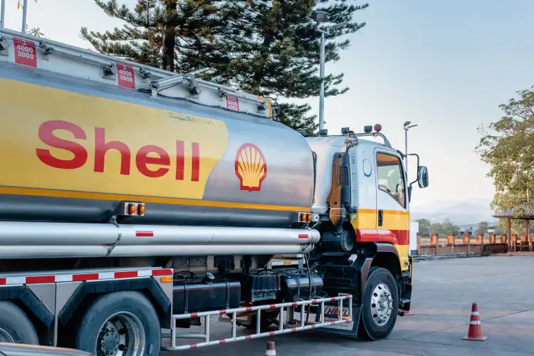 Shell is said to weigh BP takeover as energy sector pressures mount