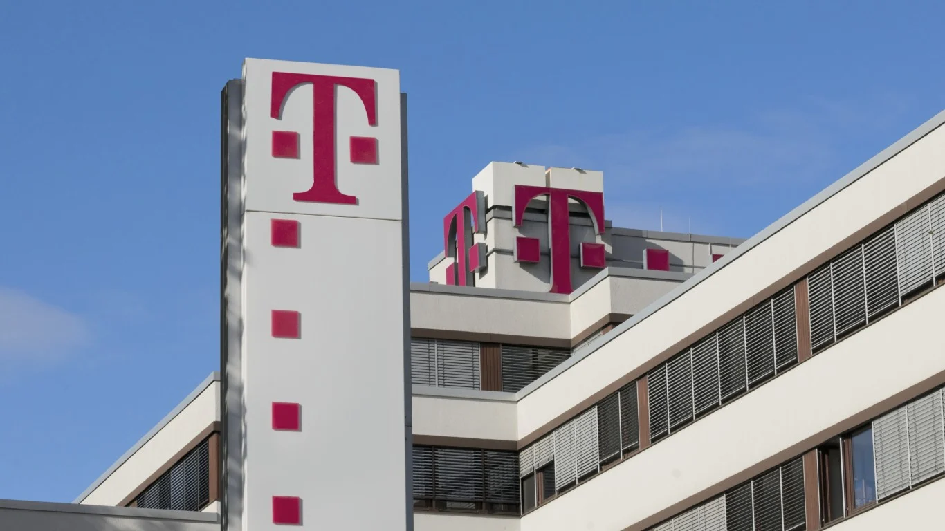 T-Mobile's $85 Billion Debt Load Won't Feel the Fed's Rate Hike the Way Wall Street Thinks