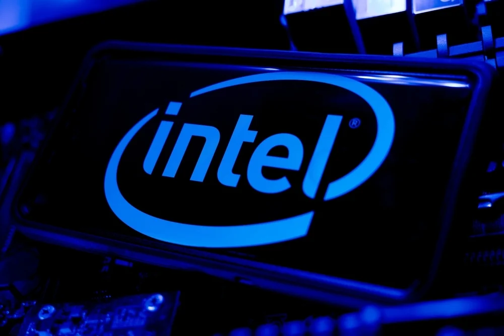 Intel Shares Hit 52-Week High — What's Going On?