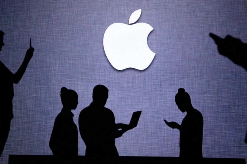 Warren Buffett Dumped Nearly 70% Of Apple Shares, But Its Price-To-Sales Ratio Remains Elevated At 8.2x, Warns This Market Analyst