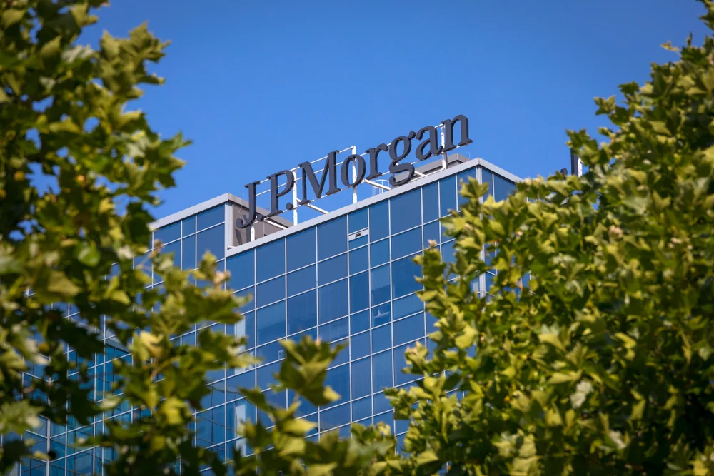 JPMorgan Exhibits 'Strong Expense Discipline' In Q4; Analysts See Backend-Loaded 2025