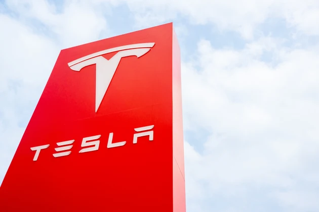 Elon Musk says Tesla's Roadster will be 'sentient'