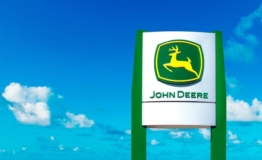 Deere's Stock Momentum Drops Amid Agricultural Weakness And Fertilizer Cost Pressures From Iran War