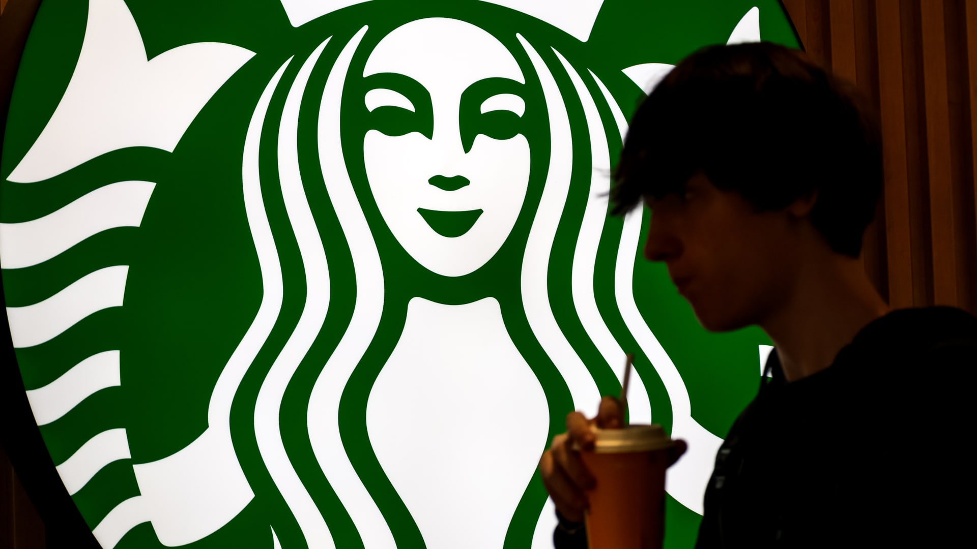 Starbucks is about to report earnings. Here's what to expect