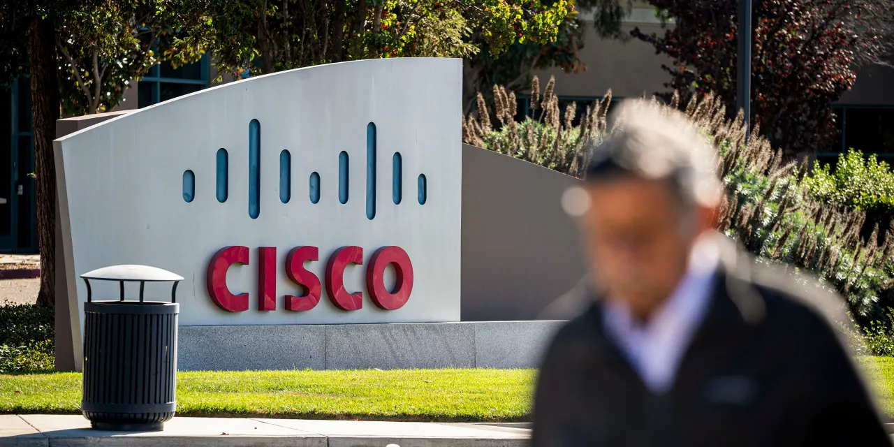 Cisco, Intel, and Corning Are Hitting New Highs. Is a 2000-Style Crash Next?