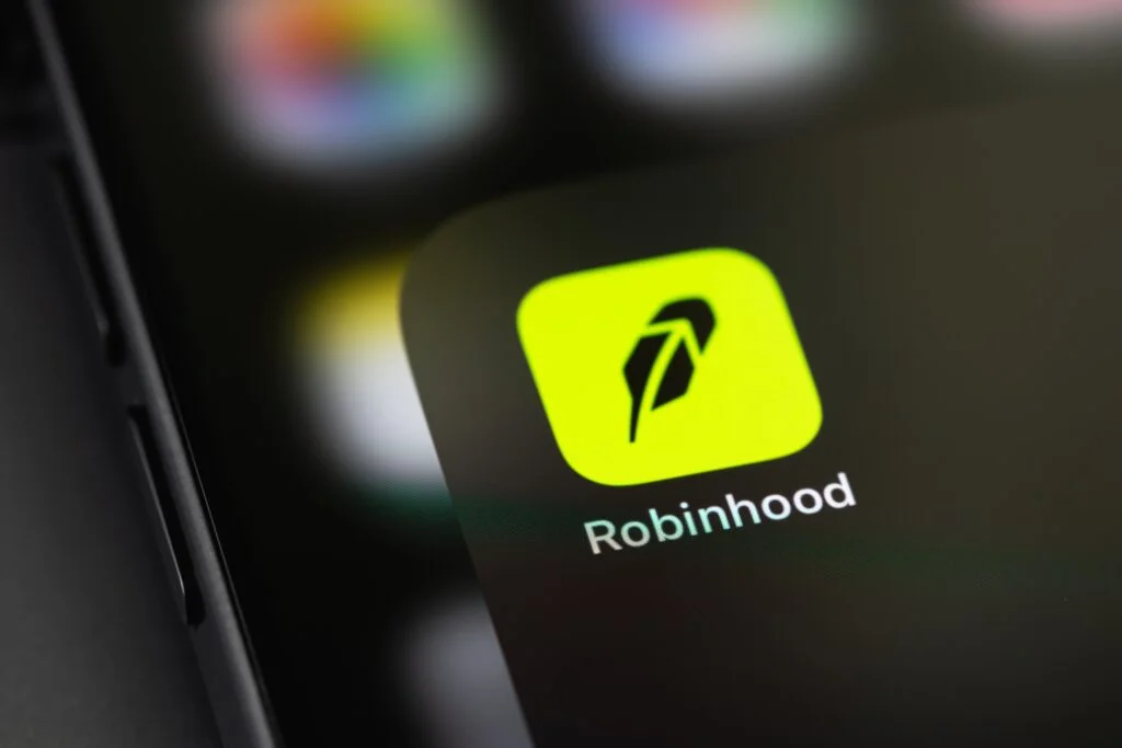 Robinhood Stock Surges Over 7% In Monday Pre-Market: What's Going On?