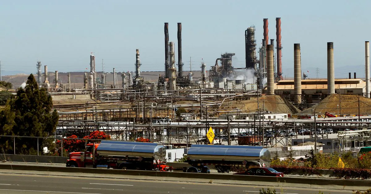 Chevron awaits Venezuelan oil cargoes, but PDVSA wants payments - Reuters