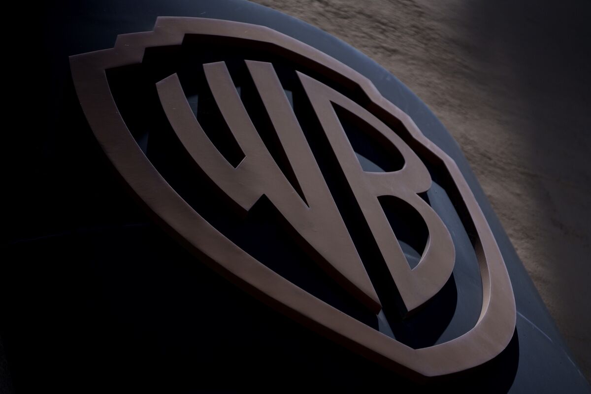 Warner Bros. Suitors Put Final Touches on Bids as Deadline Nears