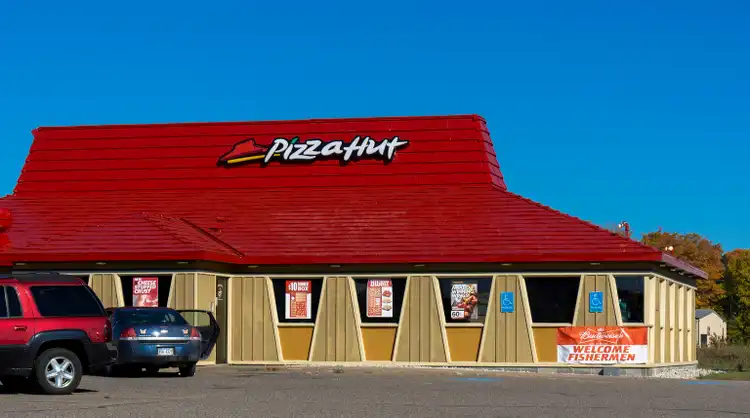 Pizza Hut charges into the hamburger market with new menu item