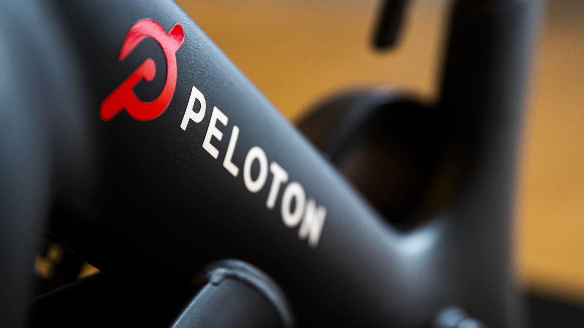 Peloton is launching bikes and treadmills for gyms, accelerating commercial strategy