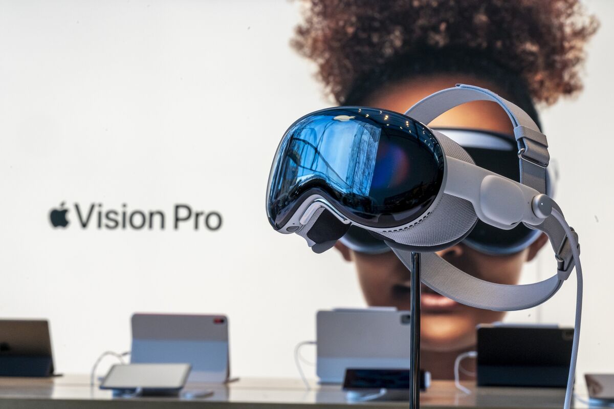Apple’s M5 Vision Pro Is Made in Vietnam in Latest China Shift