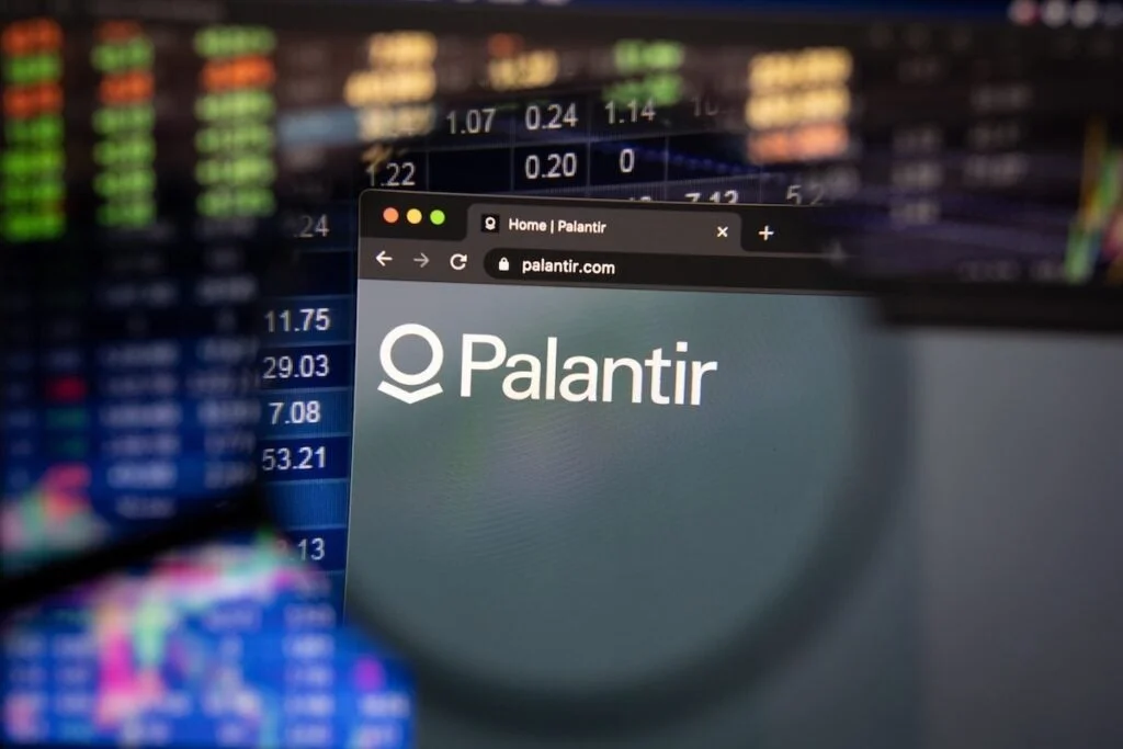 Consumer Tech News (August 18–August 22): Powell Turns Dovish As Walmart, Target Earnings Steer Sentiment, While AI Hangover Hits Palantir