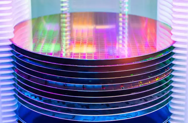 Broadcom, Ciena lead tech stocks lower after lackluster guidance