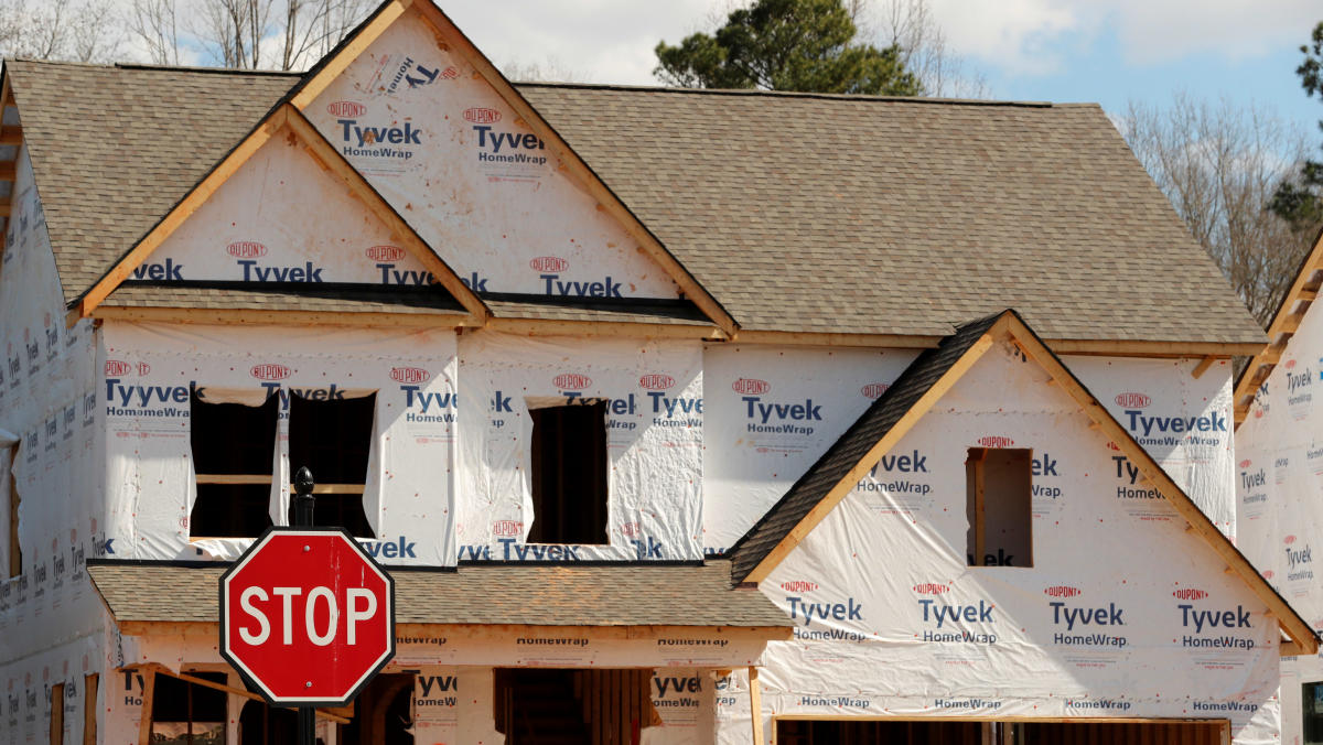 Homebuilder stocks close lower on weak housing starts data