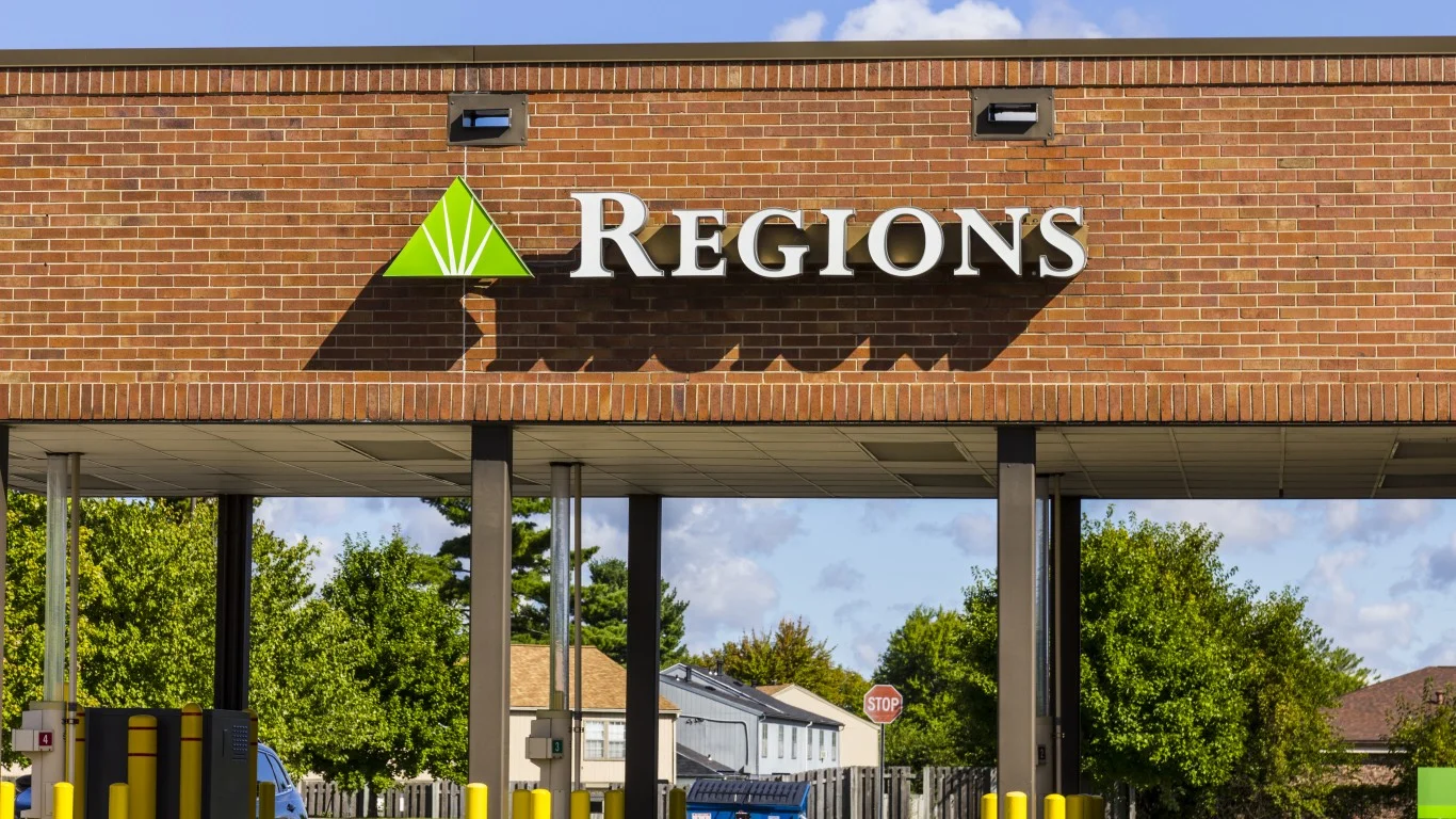 If Rates Fall Further, Here's What Happens to the KRE Regional Banking ETF