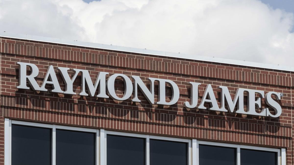 Story behind Raymond James CEO's path to record client assets