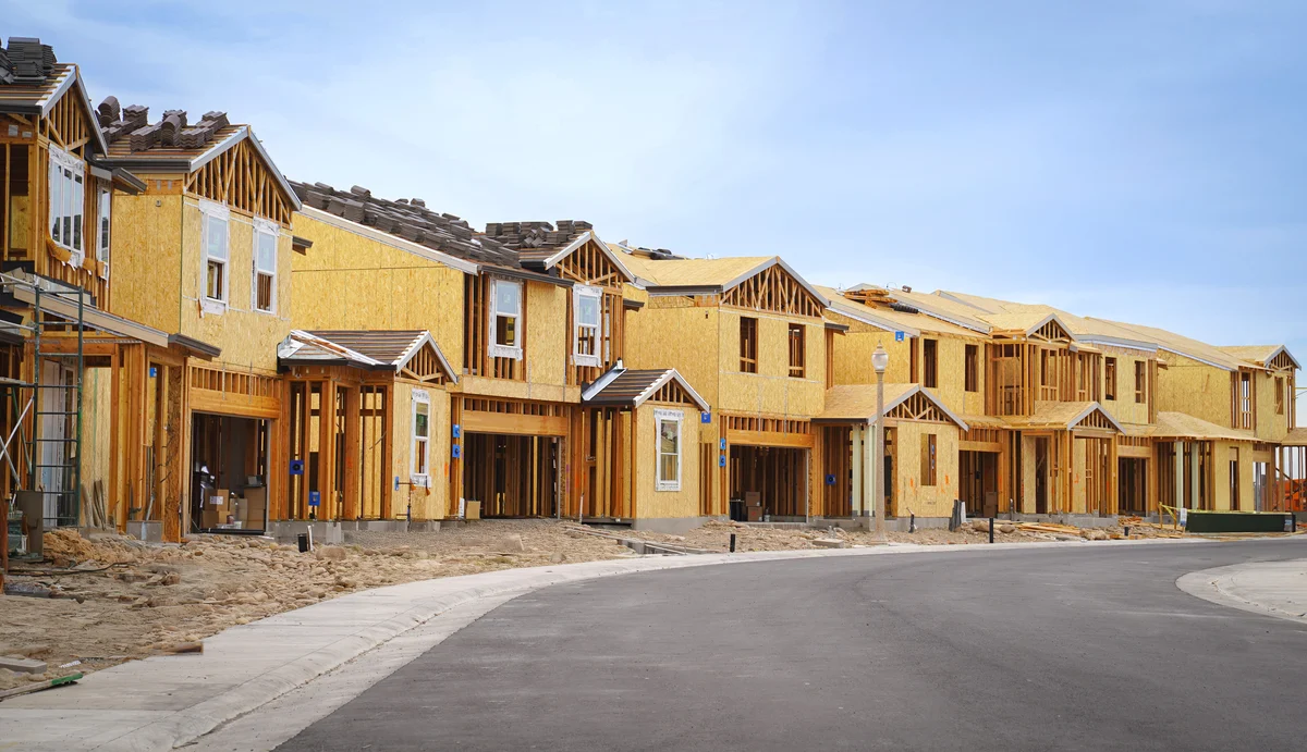 Investors Are Avoiding This Industry Like the Plague. Berkshire Is Going All In. Should You Invest?