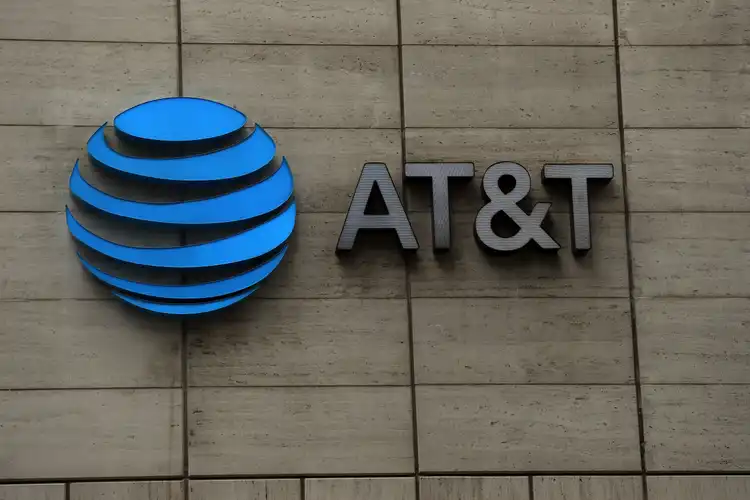 AT&T continues seven straight sessions of gains