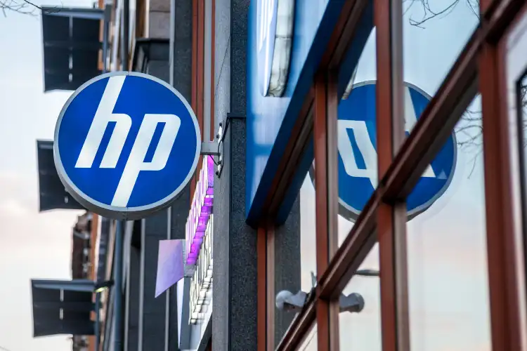 HP crashes as weak Q2 results, guidance worry investors
