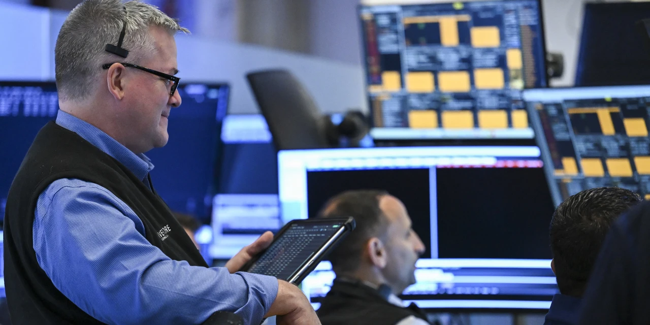 Oil Higher on Hormuz Escalation Amid Quiet Markets Due to Labor Day