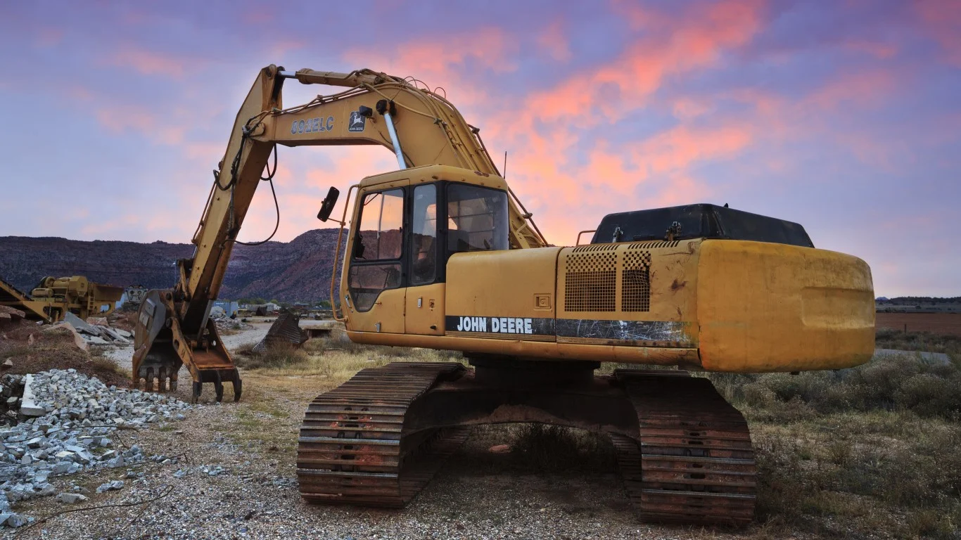 Deere's Construction Boom Masks Deepening Farm Equipment Slump