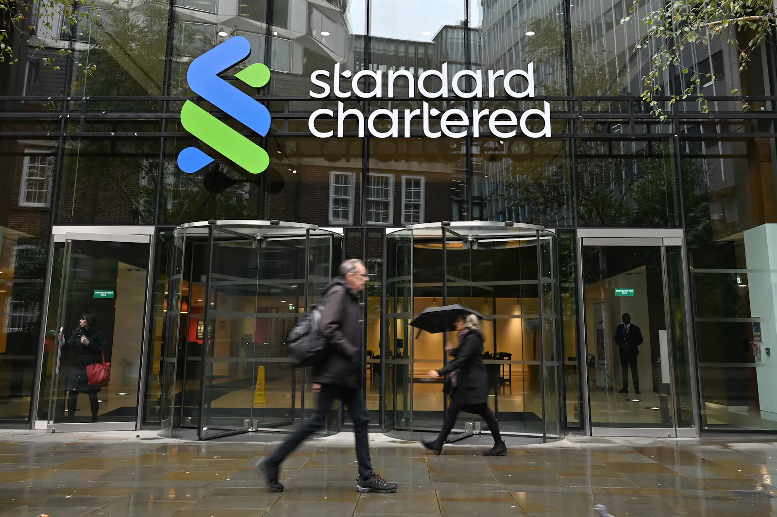 Standard Chartered to offer spot bitcoin and ethereum institutional trading, a first for a “too big to fail” bank