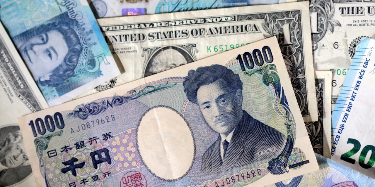 Yen Falls to 40-Year Low Versus Dollar, Traders Alert for Potential FX Intervention
