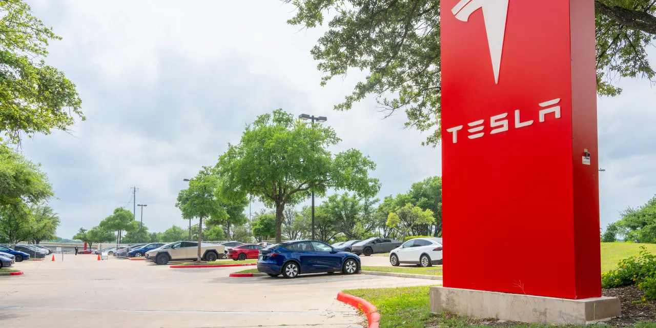 Tesla Stock Rises as It Seeks to Tap Massive Self-Driving Market